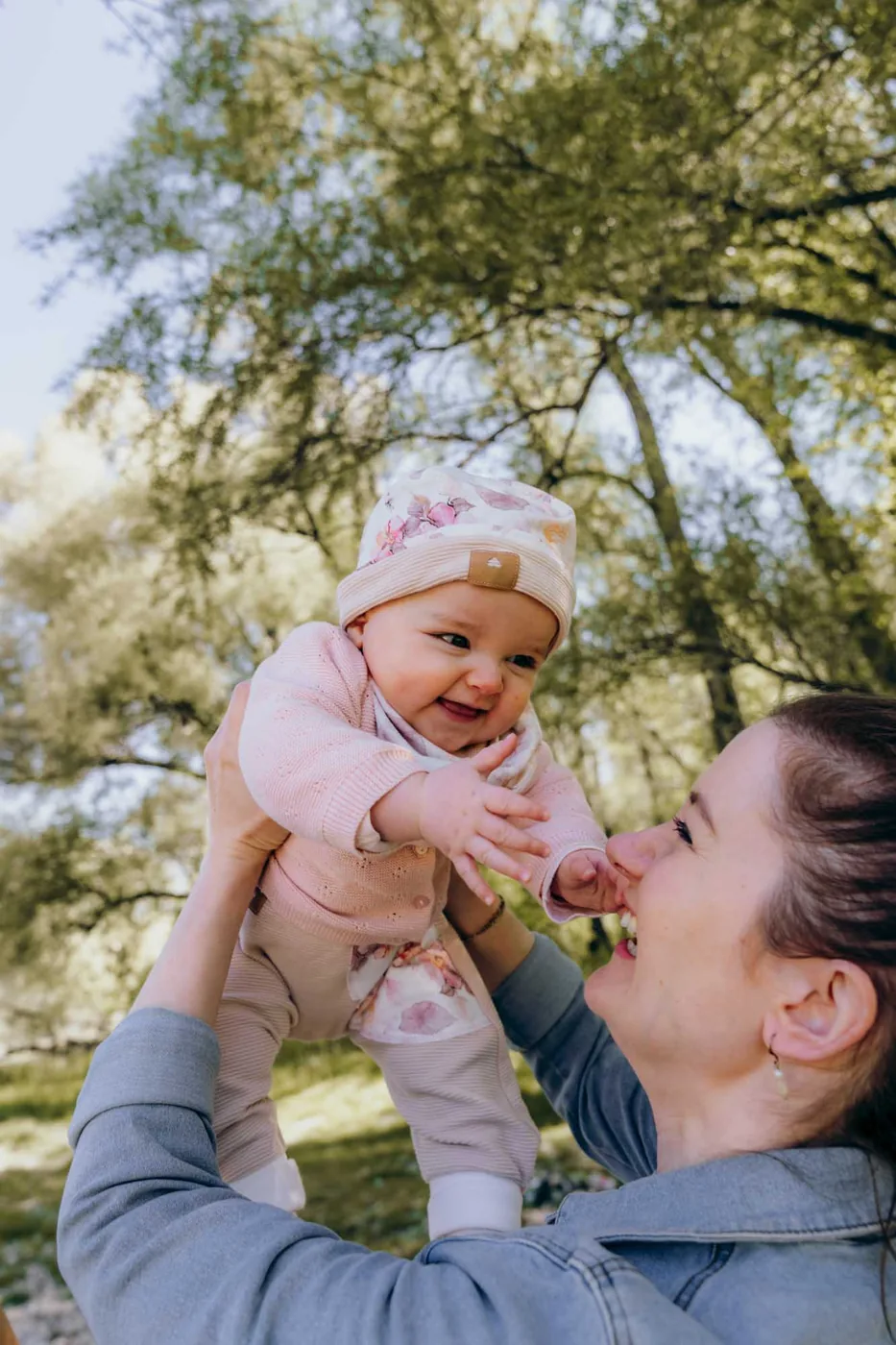 Familienfotos München – Mutter mit Baby beim LoveDays Shooting
