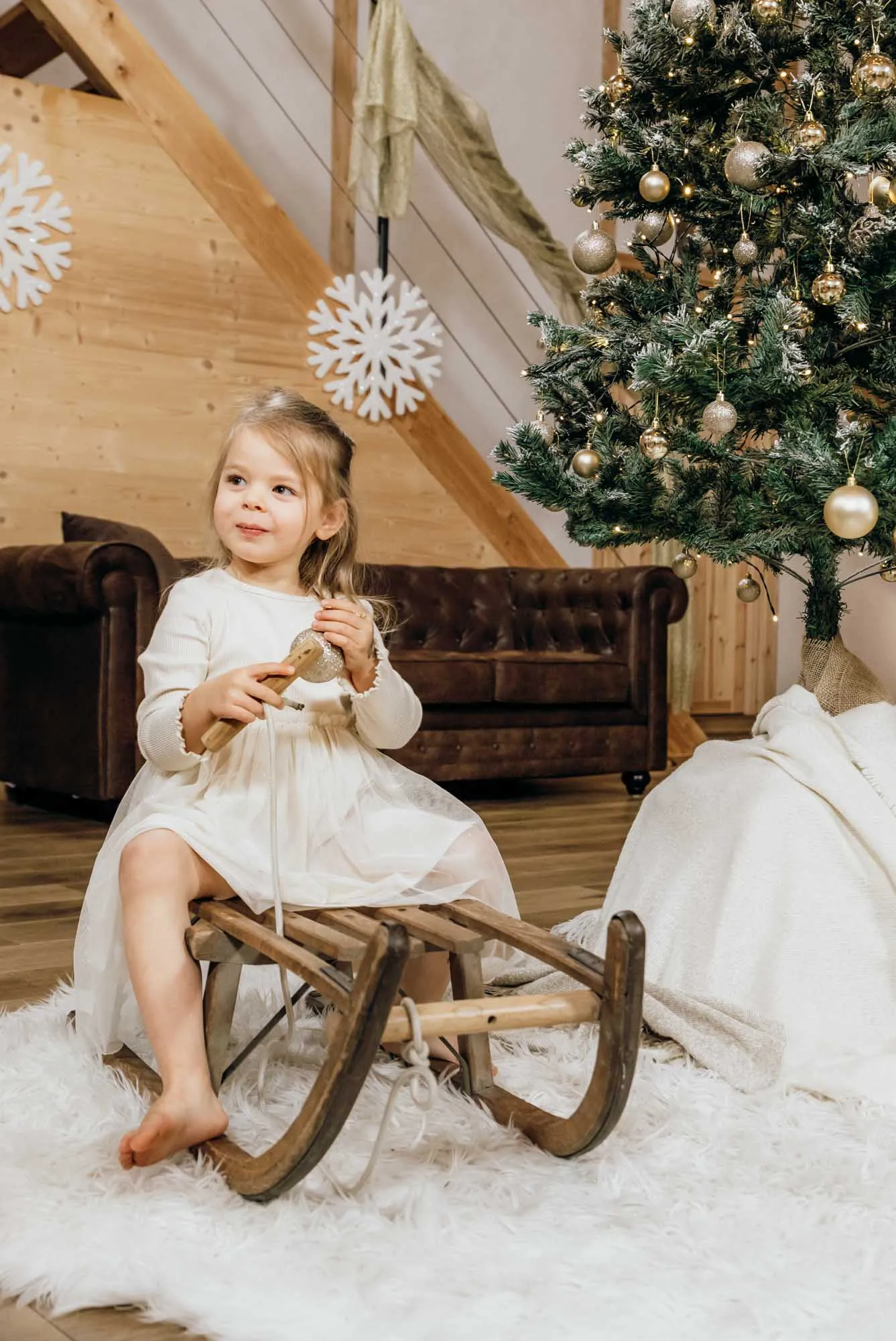 Familie beim weihnachtlichen LoveDays-Shooting