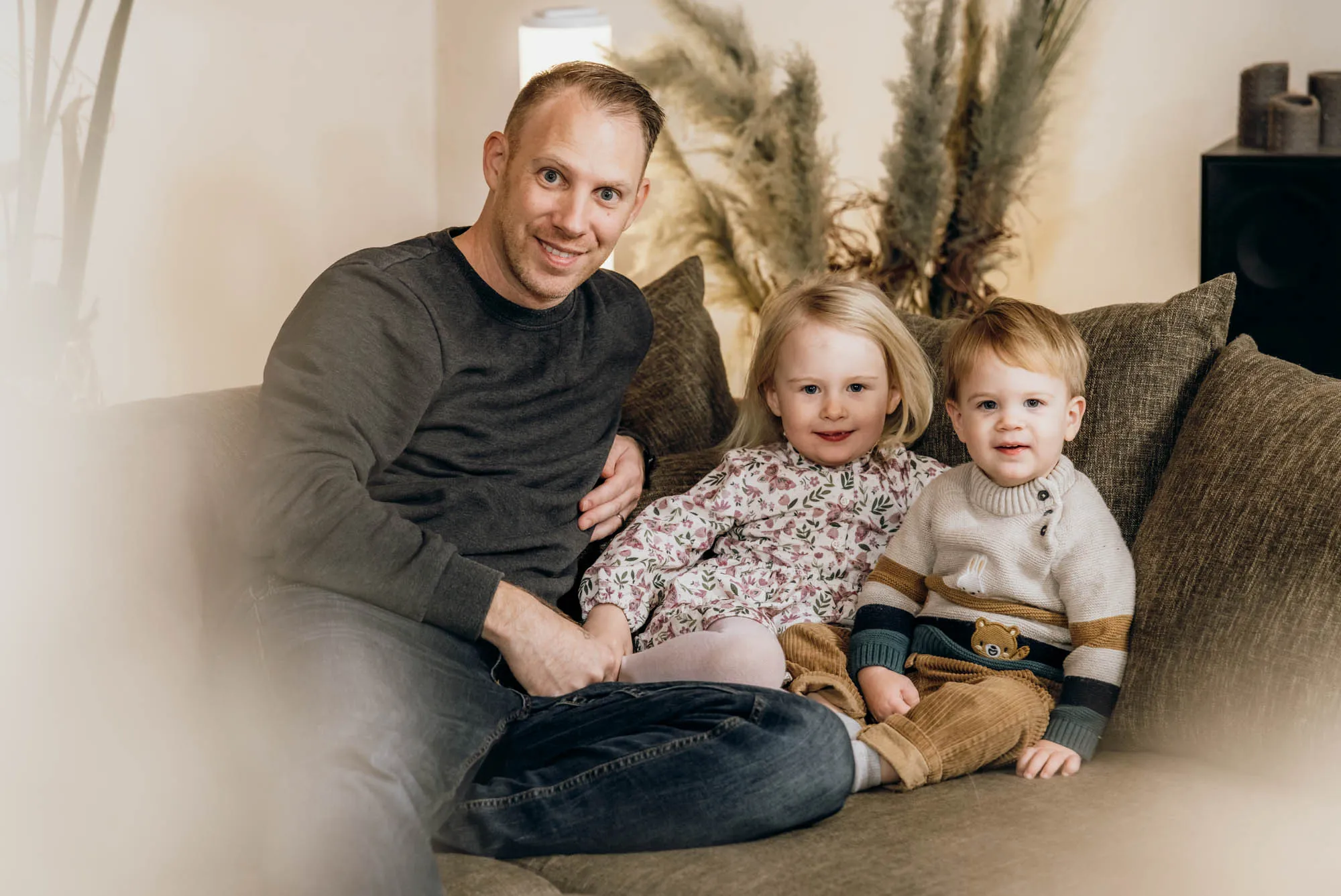 Familie beim weihnachtlichen LoveDays-Shooting