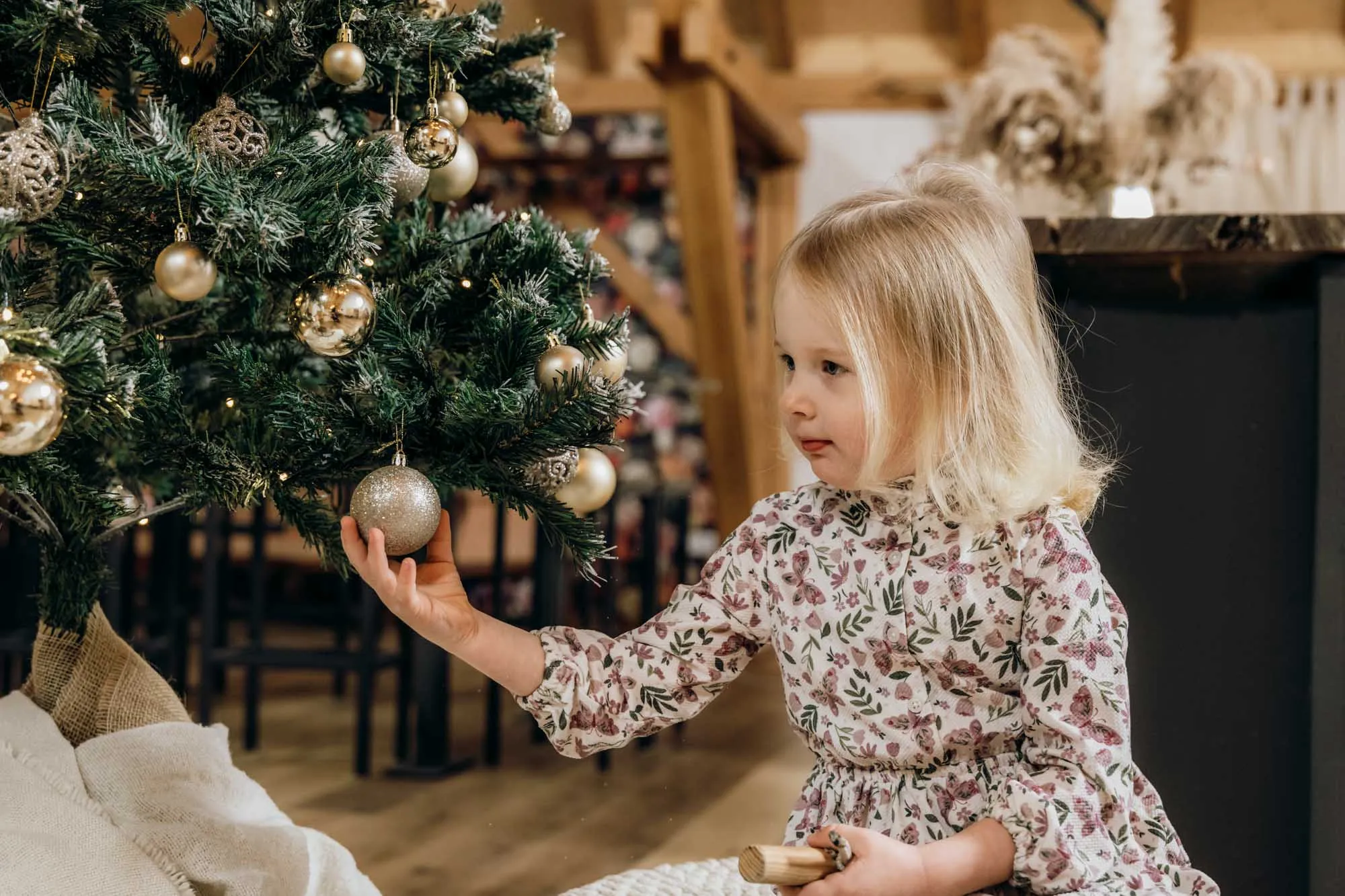 Familie beim weihnachtlichen LoveDays-Shooting