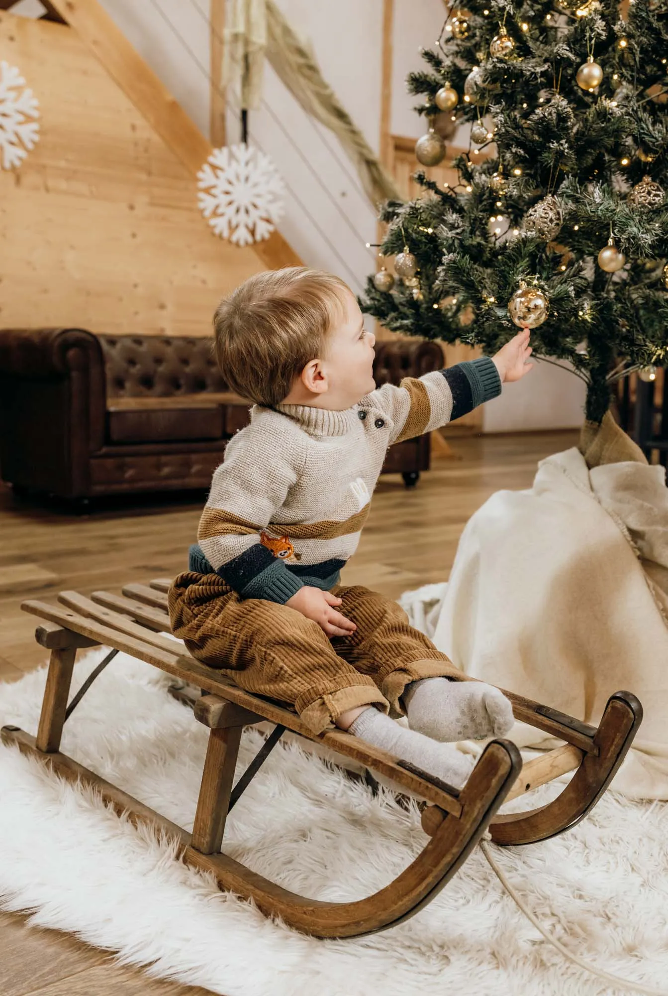 Familie beim weihnachtlichen LoveDays-Shooting